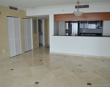 1800 N Bayshore Dr Apt 4107 - Photo Thumbnail 13