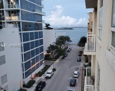 2001 Biscayne Bl - Photo Thumbnail 3