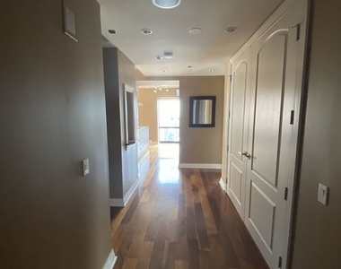 100 E Huron St Apt 2103 - Photo Thumbnail 13