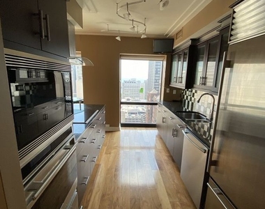 100 E Huron St Apt 2103 - Photo Thumbnail 3