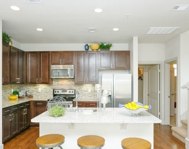 10902 Katy Fwy Houston, Tx 77043 - Photo Thumbnail 2