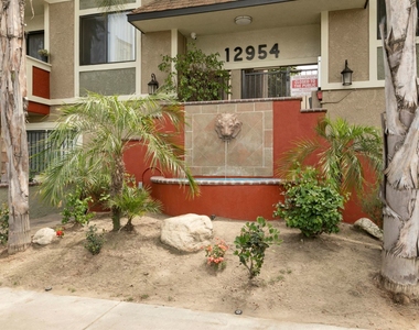 13220 Riverside Dr - Photo Thumbnail 8