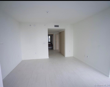 1000 Brickell Plz Unit 4601 - Photo Thumbnail 11