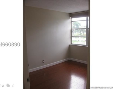 9400 Live Oak Pl - Photo Thumbnail 13