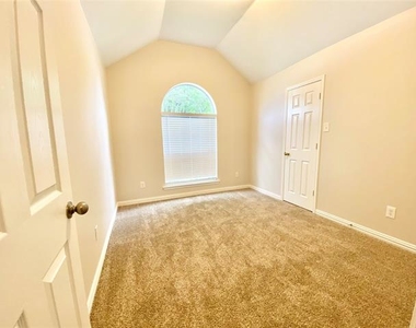 3608 Snapdragon Lane - Photo Thumbnail 14