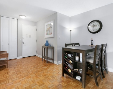 Bright one bedroom with indoor pool @3rd Av&29th  - Photo Thumbnail 4