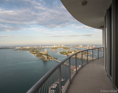 1750 N Bayshore Dr - Photo Thumbnail 1