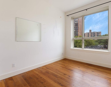 105 Leonard Street - Photo Thumbnail 4