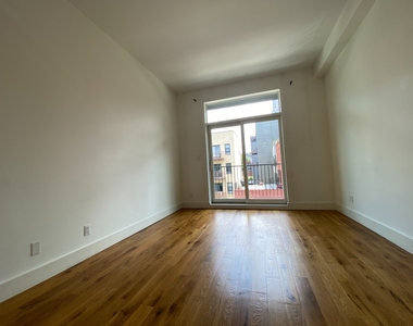  105 Leonard Street - Photo Thumbnail 3