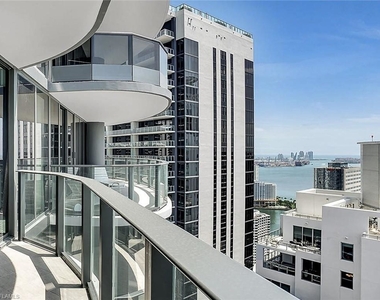 1000 Brickell Plz - Photo Thumbnail 12