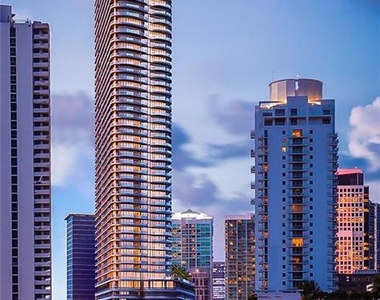 1000 Brickell Plz - Photo Thumbnail 0