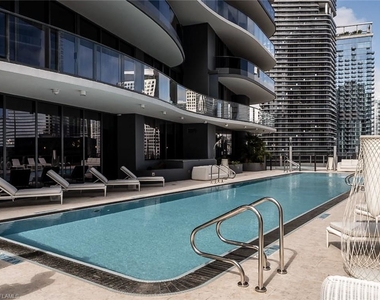 1000 Brickell Plz - Photo Thumbnail 22