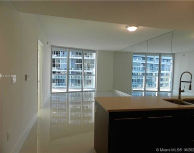 475 Brickell Ave - Photo Thumbnail 4