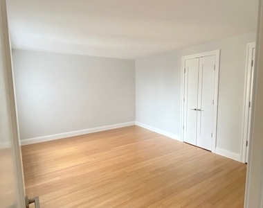 3 Month's Free!! Beautiful 3 Bedroom 2  Bathroom on the UWS 60'S - Photo Thumbnail 3