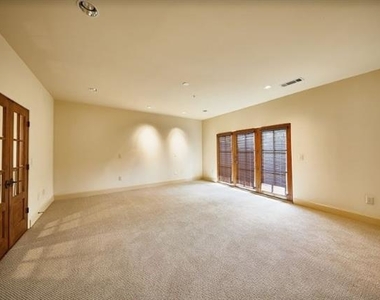 2510 N Henderson - Photo Thumbnail 5