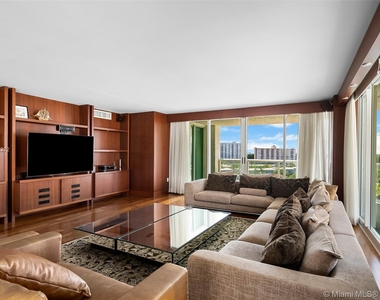 16400 Collins Avenue - Photo Thumbnail 18