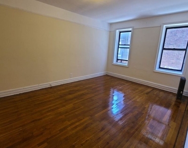 833 St Johns Place - Photo Thumbnail 4