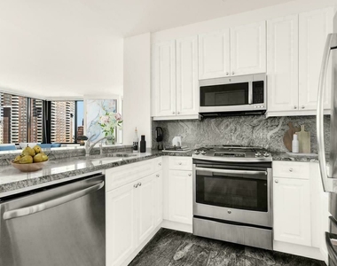 450 North End Avenue - Photo Thumbnail 1