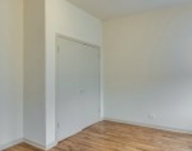 4654 North Malden Street - Photo Thumbnail 5