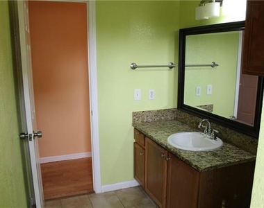 4043 Gray Oak Place - Photo Thumbnail 10