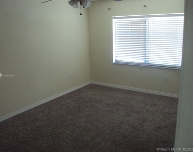 2678 N Nob Hill Rd - Photo Thumbnail 9