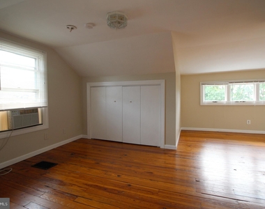 723 S Barton Street - Photo Thumbnail 21