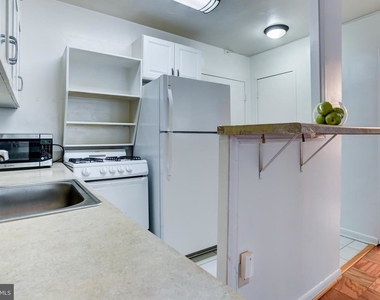 922 24th St Nw #302 - Photo Thumbnail 11