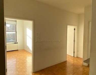 96 Greenwich St - Photo Thumbnail 0