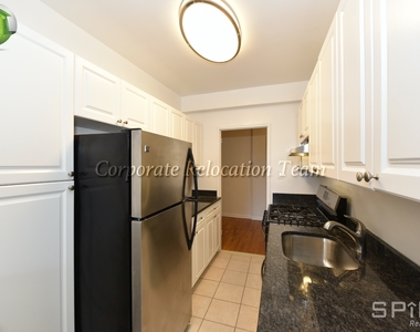 30-91 Crescent Street - Photo Thumbnail 4