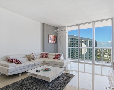 485 Brickell Ave - Photo Thumbnail 1