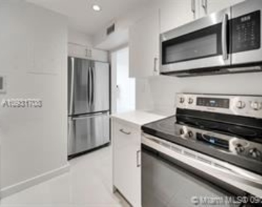 1200 West Ave Apt 906 - Photo Thumbnail 11