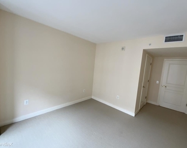 631 D St Nw Unit 727 - Photo Thumbnail 15