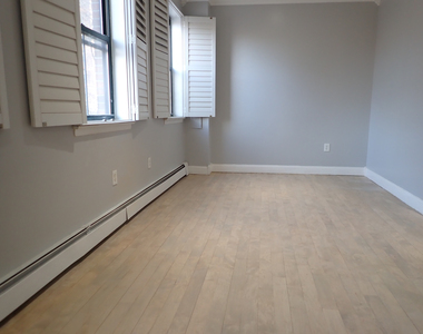 424 Carlton Avenue - Photo Thumbnail 1