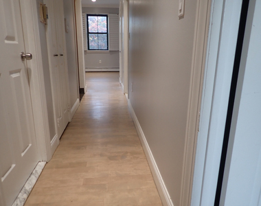 424 Carlton Avenue - Photo Thumbnail 5