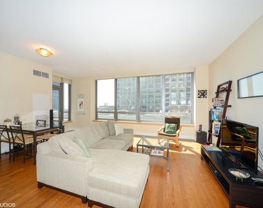 600 North Lake Shore Drive - Photo Thumbnail 6