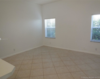 1520 Tamarind Ct - Photo Thumbnail 10