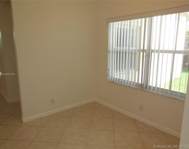 1520 Tamarind Ct - Photo Thumbnail 3