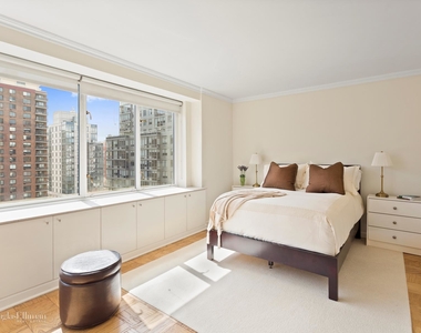 392 Central Park West - Photo Thumbnail 2