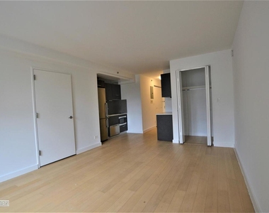 222 East 39th Street - Photo Thumbnail 1