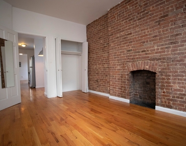 205 West 20th Street - Photo Thumbnail 2