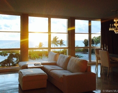 5055 Collins Ave - Photo Thumbnail 1