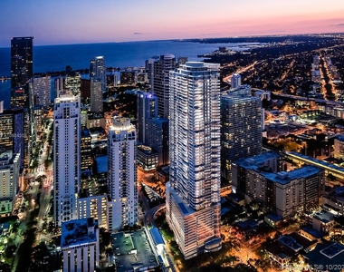 1000 Brickell Plz - Photo Thumbnail 1