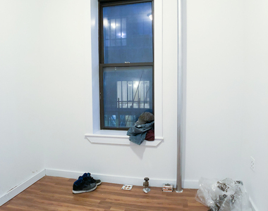 558 Broome St - Photo Thumbnail 3