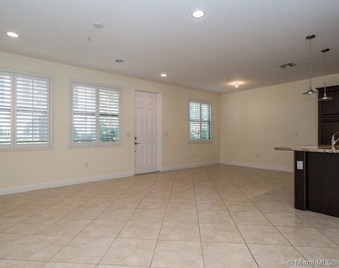 3330 Nw 125 Ln - Photo Thumbnail 5