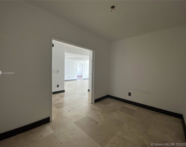 1331 Brickell Bay Dr - Photo Thumbnail 11