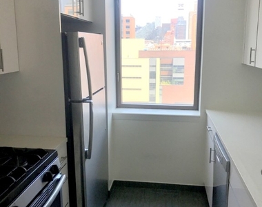 520 West 43rd Street - Photo Thumbnail 2