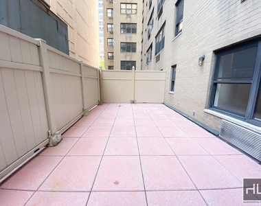 East 47th Street - Photo Thumbnail 2