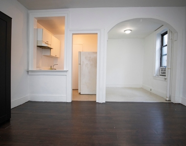 203 West 20th Street - Photo Thumbnail 2