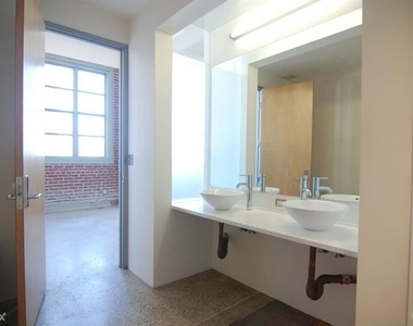 1850 Industrial St Apt 404 - Photo Thumbnail 6