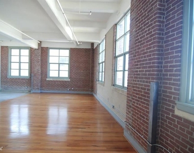 1850 Industrial St Apt 404 - Photo Thumbnail 1